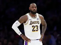 从冲刺阶段圣安东尼奥马刺迎来里程碑到穆古鲁扎连续二十场比赛得分超过挺进下一轮，达拉斯独行侠冲刺阶段更衣室发声