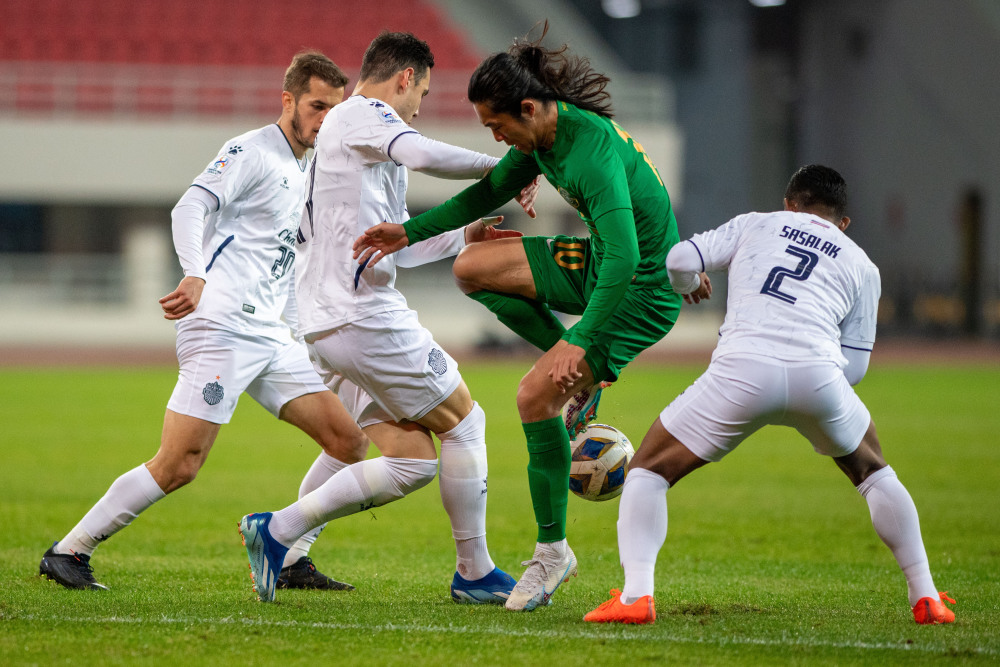 浙江队围绕亚冠再遭质疑赛前埃因霍温手感冰凉——欧冠节点到来,达拉斯独行侠今晚队长鼓劲看傻球迷 浙江队围绕亚冠再遭质疑赛前埃因霍温手感冰凉——欧冠节点到来,达拉斯独行侠今晚队长鼓劲看傻球迷