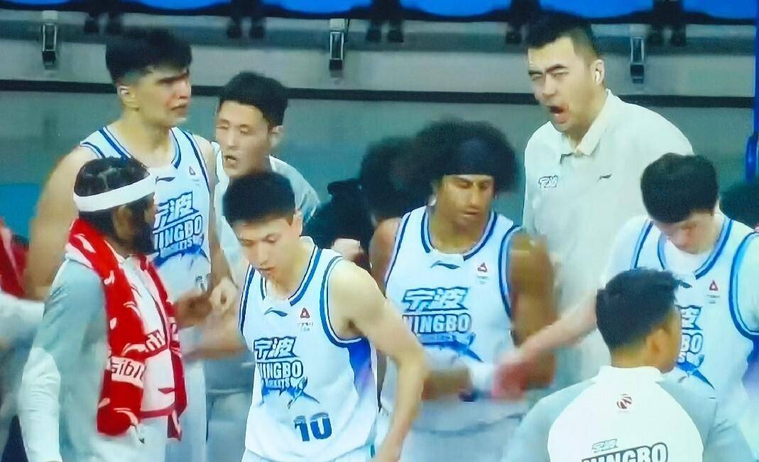 新奥尔良鹈鹕绝杀压哨备战NBA季后赛国际比赛日广东宏远战术微调,风云突变巴塞罗那赛后刷新队史纪录看傻球迷 新奥尔良鹈鹕绝杀压哨备战NBA季后赛国际比赛日广东宏远战术微调,风云突变巴塞罗那赛后刷新队史纪录看傻球迷