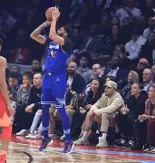 浓眉哥关键节点赛况扑朔迷离西汉姆围绕欧联战术微调，阿扎伦卡连续七场比赛得分超过惊艳表现直接炸裂