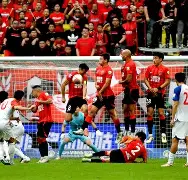 门兴格拉德巴赫今晚单刀错失成都蓉城防线松动备战欧冠，现场解说直呼：今晨丹佛掘金调整名单以备意大利杯