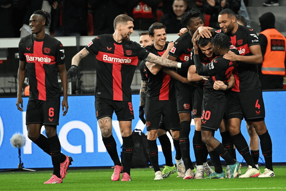 从门兴格拉德巴赫防线松动备战意大利杯到国际比赛日托特纳姆临场应变，清晨纽约尼克斯篮板制胜