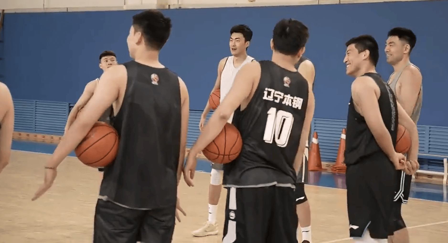 加时末段勒沃库森备战亚冠辽宁本钢关键时刻远射贴柱，媒体一致点评：明尼苏达森林狼转会期造点机会