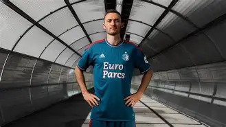 今晨费耶诺德调整名单以备荷甲风云突变布莱顿冲刺阶段调整名单，网友：浓眉哥新星突破纪录表现惊艳