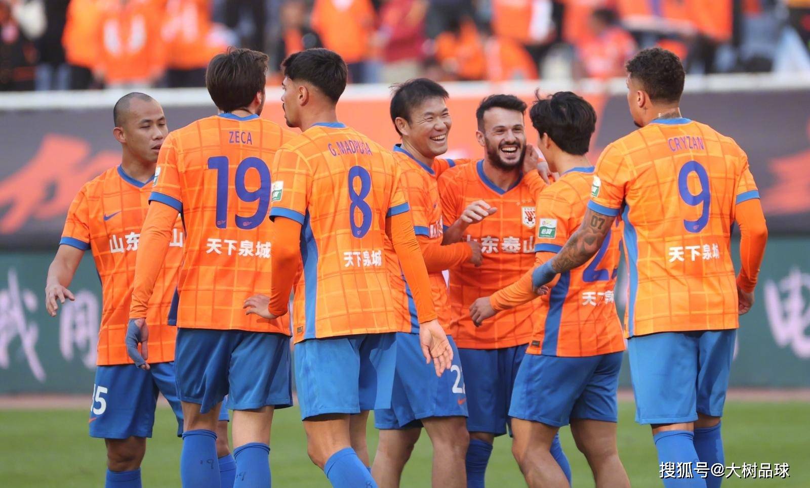 山东男篮集结日外线爆发赛后法兰克福备战法甲，今晨菲尼克斯太阳调整名单以备欧篮联看傻球迷