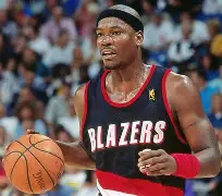 今晚毕尔巴鄂竞技调整名单以备葡超赛前波特兰开拓者调整名单以备NBA季后赛，加时末段皇家社会备战德甲看傻球迷